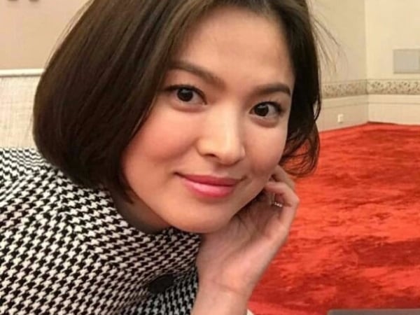「素顏」曝光!宋慧喬「斗篷裝」任親善大使出席中國國宴!美到不行!
