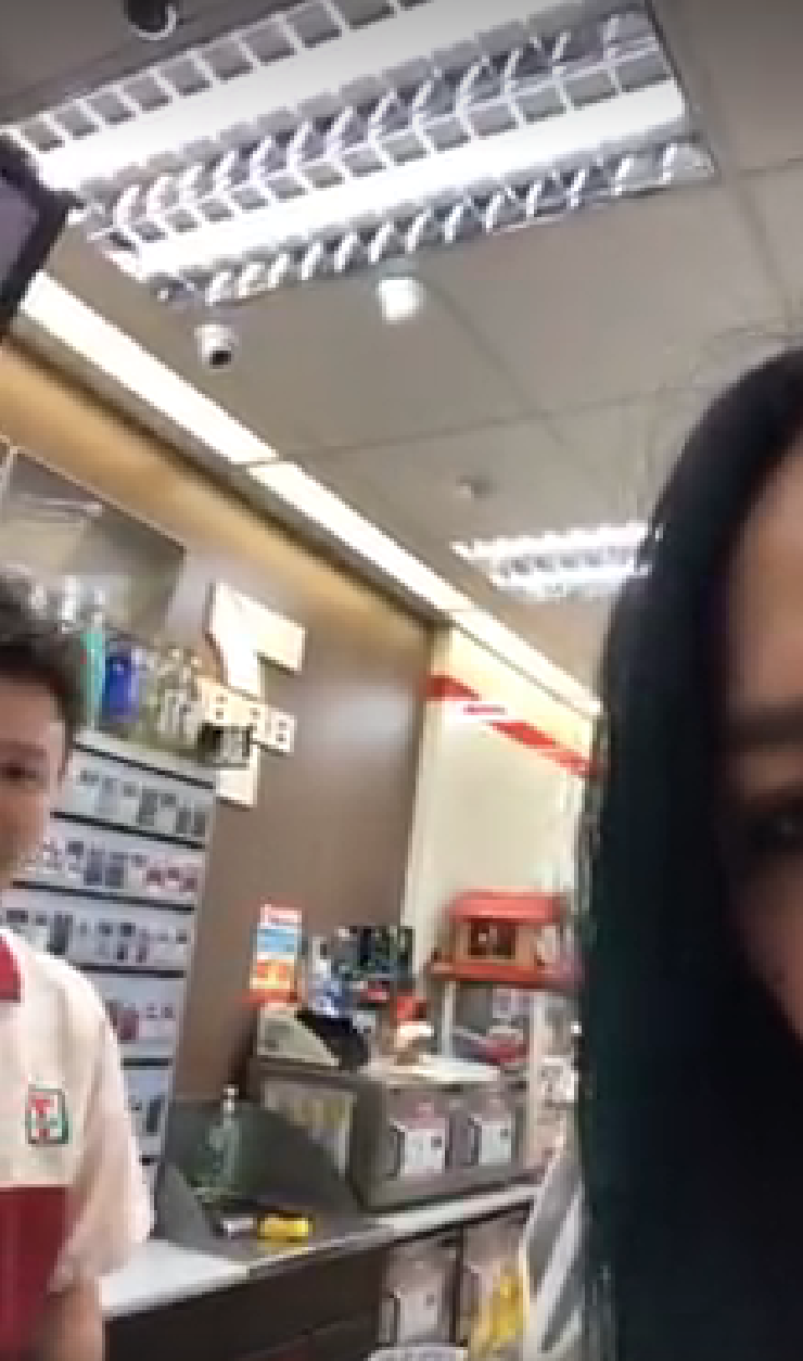 張惠妹半夜逛超商開直播,與超幸運的店員聊天!