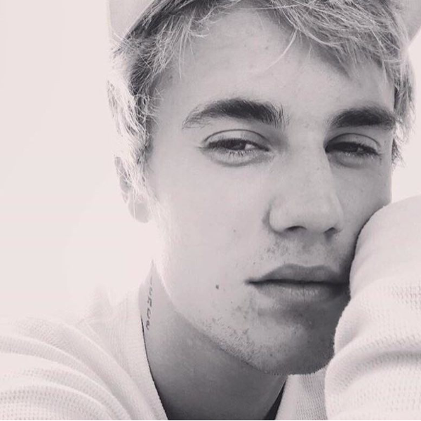 人生勝利組！小賈斯汀穿超級限量SUPREME ，私人飛機帶賽琳娜約會！