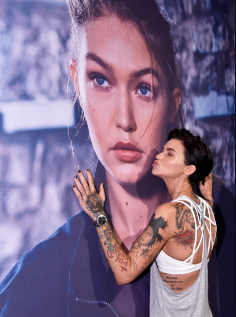 Ruby Rose 穿上 Nike 拍時尚寫真超帥氣 自爆「她是我的菜」的女明星是... Juksy 街星
