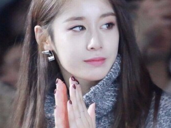 好漂亮!「小金泰希」 T-ara 芝妍《最新穿搭》出席韓國No.1髮型秀!