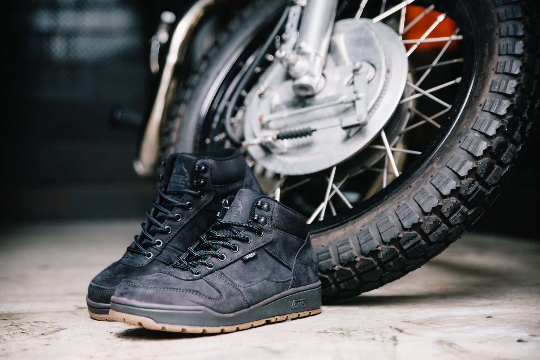 Vans 聯名、橫須賀、棋盤格都看膩了？這雙 Vans 工作機能靴更 Man！硬是要你型遍街頭！