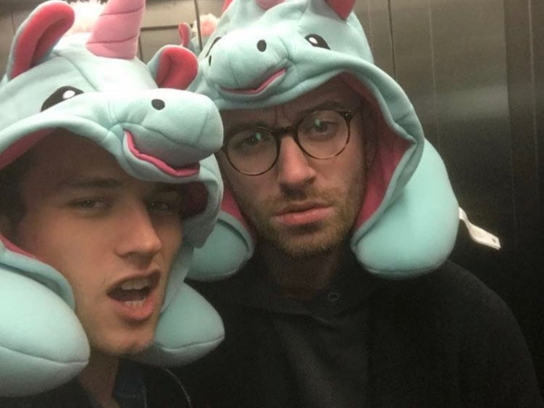 超甜!《漢娜的遺言》Brandon Flynn 首秀情侶自拍 與山姆史密斯一同過聖誕節!
