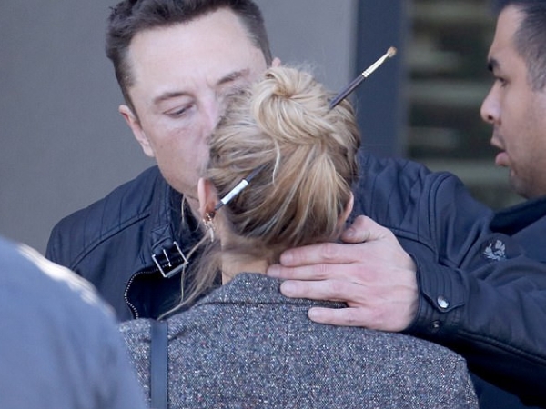 正義聯盟「梅拉」再度與超級富豪復合　當初是 Amber Heard 甩了伊隆馬斯克！