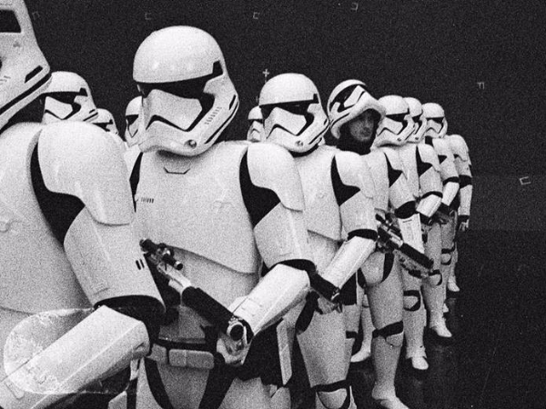《Star Wars：最後的絕地武士》名人搶著演！秘密客串名單還沒完，這一位超大咖男神也有演出！