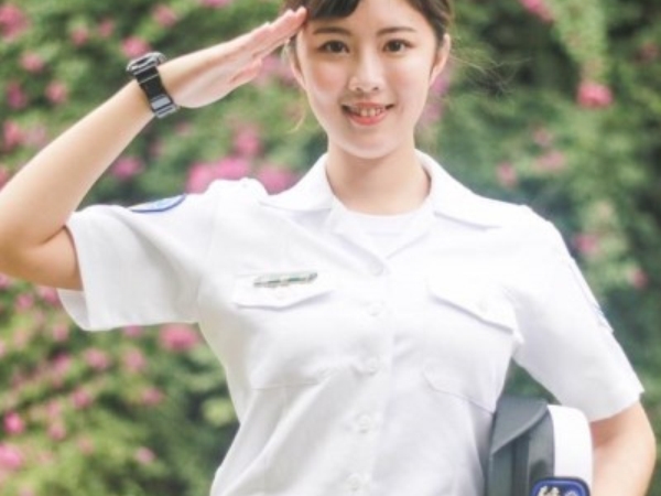 【野生抓正妹❤】脫下制服更有看頭！「海軍之花」制服照、比基尼通通美翻天