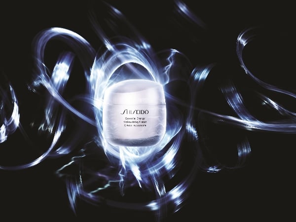 甦醒肌膚的「感知時代」來臨！ 注入 激能量 賦活 超有感 Essential Energy 激能量 提升抗「熟」能量　從內煥發年輕