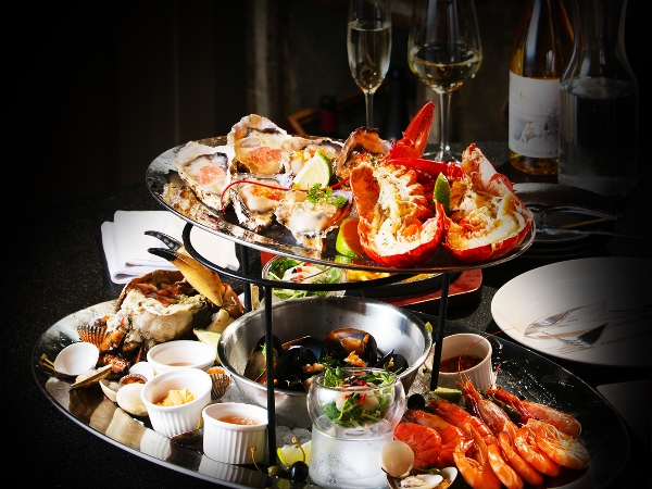 『花酒蔵海鮮吧』 紐約最夯的 GrillSeafoodBar 首豋信義區 101 煙火搖滾區