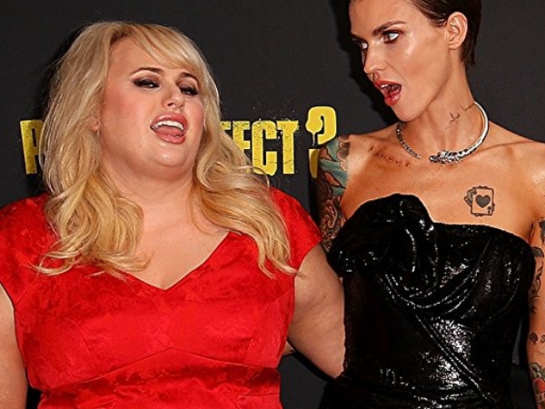 〔歌歌舞還要〕《歌喉讚 3》Ruby Rose 超想跟「胖艾美」演動作片！大方稱讚瑞貝爾可以很適合演大壞蛋