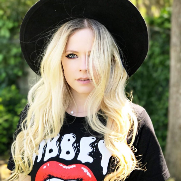 艾薇兒聖誕節再宣布「期待明年就會發新專輯」　粉絲哭笑不得：又被這女人騙了一年...