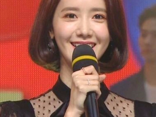 大 NG！「少女時代」潤娥黑色短裙登場 MBC 歌謠大祭典 ，轉過身居然….