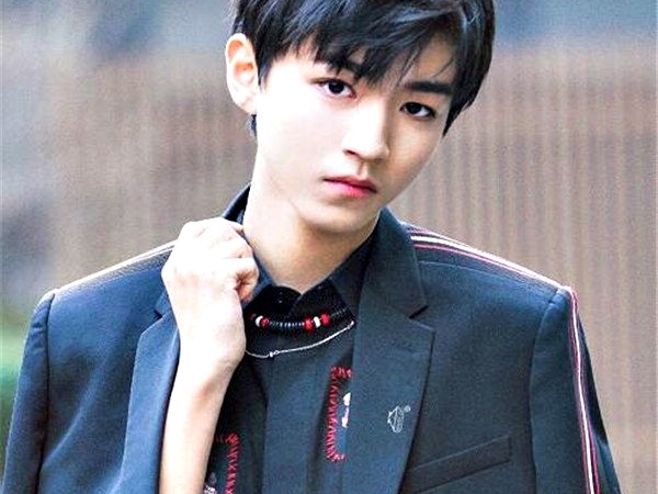 大家都在玩 18 歲的梗，而 18 歲的王俊凱成了 Swatch 的代言人