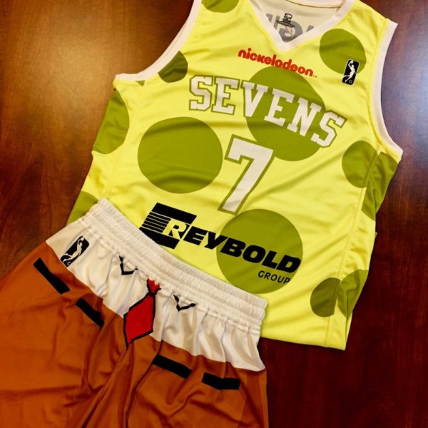 這你敢穿？NBA 發展聯盟推出「海綿寶寶」球衣　網友：他們的 87 隊名配上這套剛剛好！