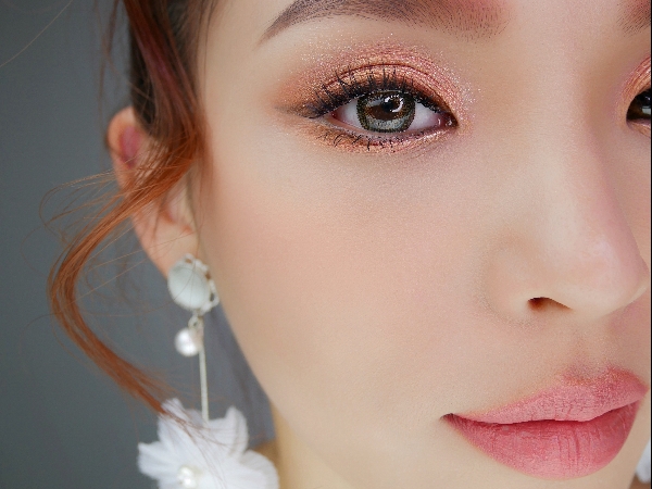 〔討豔〕1 瓶抵 3 瓶？MAKE UP FOR EVER 推出「 20 色炫彩亮粉」唇、眼、打亮一次擁有！
