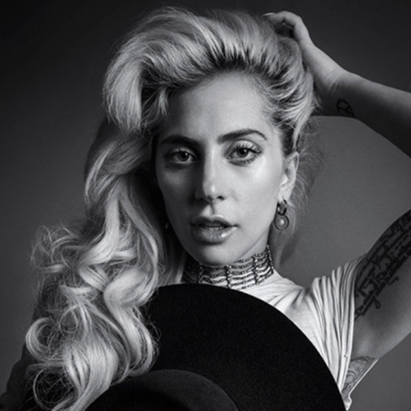Lady Gaga放送裸臀照！粉絲驚呼：身材又更好了！流鼻血！