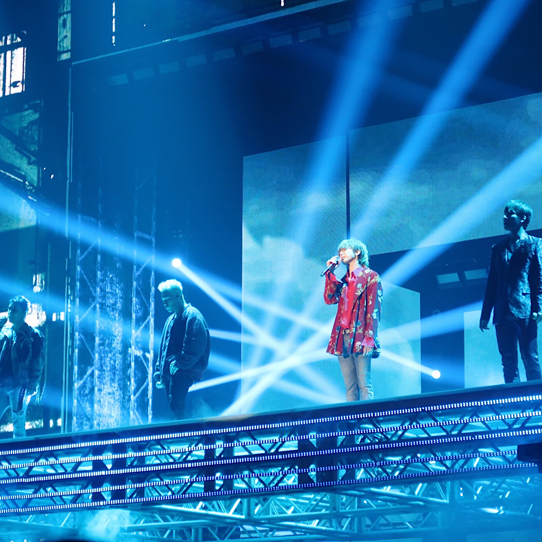太帥!GD 入伍前最後演唱會上, 腳穿「這雙」Nike復古潮鞋!