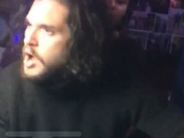 《權力遊戲》基特哈靈頓疑酒醉失控 爭執鬧事被店家轟出酒吧!