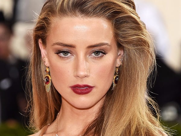 富豪殺手！「梅拉」 Amber Heard 「全身透視裝」展現頂級美女才有的「黃金三角腰線」！