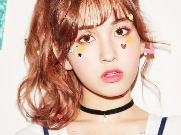 少女心爆棚！韓國 16歲「維他命混血女孩」昭彌Somi 「愛心裝」亮相超可愛！