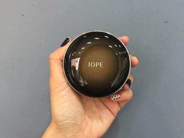 即拍即喝水?韓國氣墊霸王 IOPE 推出「頂級松露氣墊粉底」拍出童顏肌!