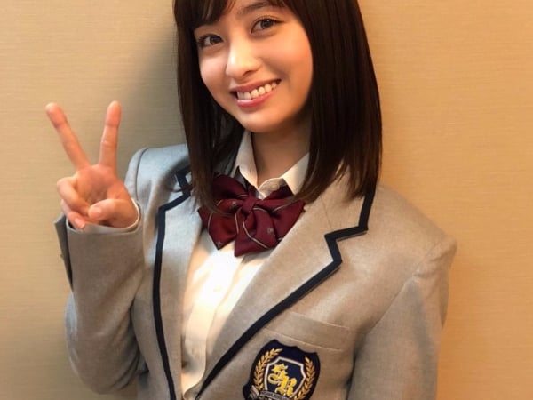 《 FINAL CUT》 日本「千年一遇美少女」橋本環奈穿著「雪白狐狸毛大衣」與龜梨和也約會好可愛!