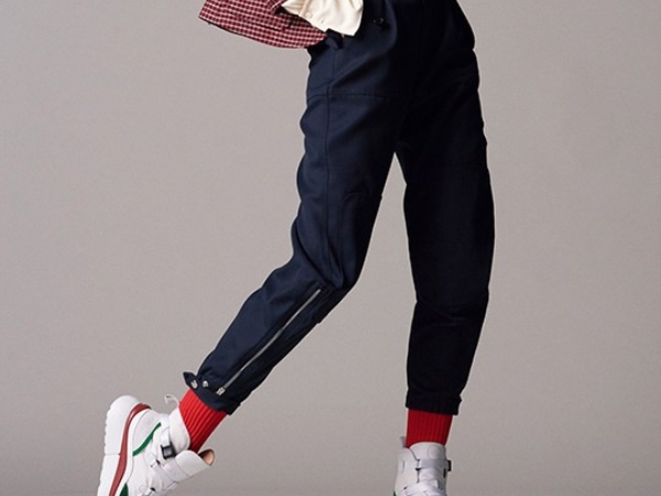 連走優雅路線的 Chloé 都推出,今季務必入手一雙 Dad Sneakers !