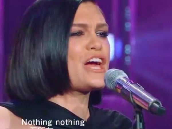 英國歌手 Jessie J 湖南衛視《歌手2018》再展神技，讓全場都聽傻了...