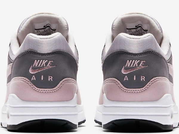 經典鞋款甜度全面升級！ Nike 釋出少女專屬「 Air Max 1 柔和粉」配色！   網友：上面寫著我的名字！