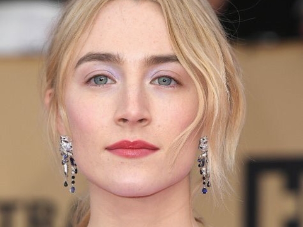 《淑女鳥》正妹 Saoirse Ronan 玩選男友遊戲　卻讓網友爆笑：她絕對是蕾絲邊！