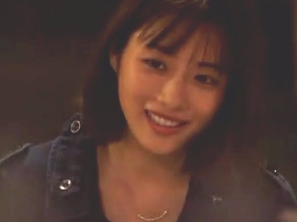 《法醫女王》掀起帥氣風潮！ 石原聰美「 微笑項鍊 」 「 潮牌單寧風衣」  日本大流行！