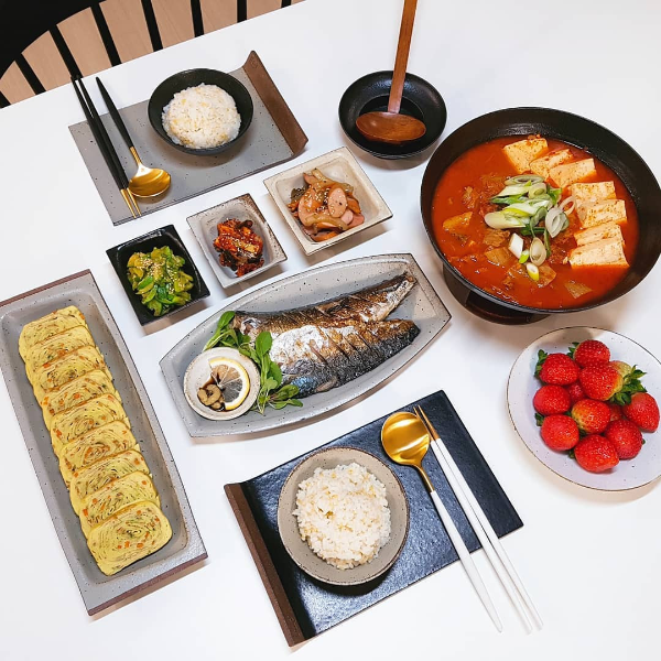 餐桌上的藝術：這位媽媽示範了何謂精緻的韓式家庭料理