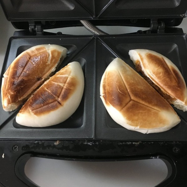 日本網友開發「創意懶人料理」　肉包也可以熱壓變成帕尼尼？