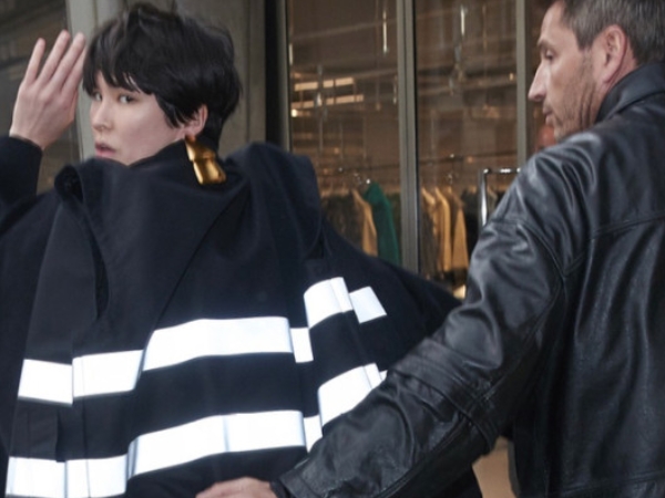 巴黎世家 Balenciaga 今天的 IG 很不尋常！每隔一小時就更新一張狗仔隊的偷拍照？