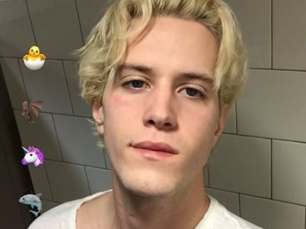 粉絲讚嘆!「迷幻歌姬」拉娜德芮金髮弟弟帥氣迷人 竟是年僅 24 歲的小鮮肉?