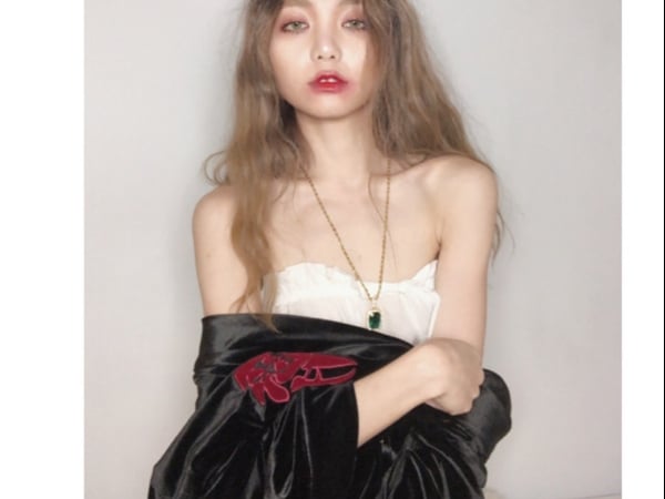 誰說胸大才性感？厭世系潮妹 Misa 各種 pose 沒在怕，挑戰尺度無極限！   網友： OMG！那個線⋯⋯