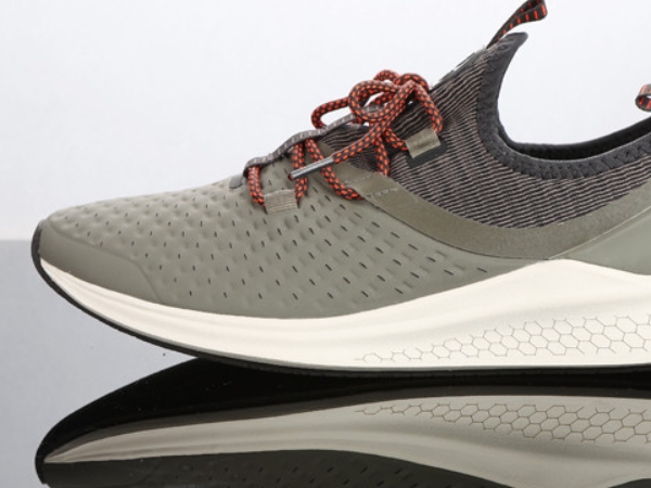 高科技雷射切割鞋面!New Balance 下雨石子路都身輕如燕
