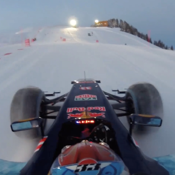 Red Bull 車隊挑戰極限玩命，在雪地中飆 F1