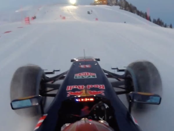 Red Bull 車隊挑戰極限玩命，在雪地中飆 F1