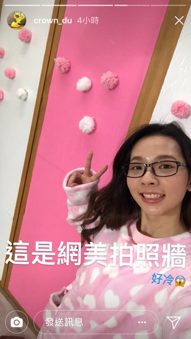 粉紅冒泡!「滴妹」粉嫩白點睡衣萌耍Q,網美自拍超可愛!