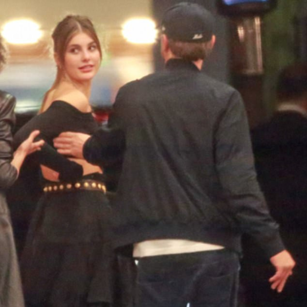 李奧納多新女友是 20 歲正妹女模　親密摟腰被虧「像爸爸帶女兒出門」！