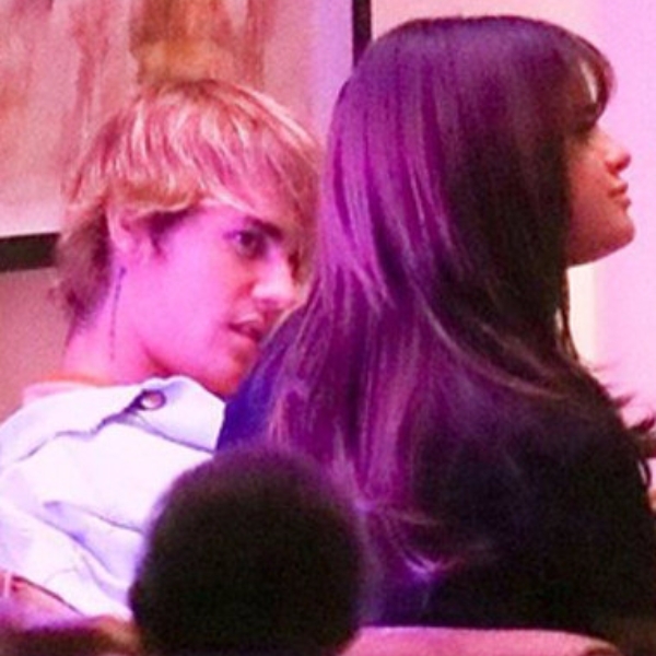 花式秀恩愛！ 賽琳娜與小賈斯汀「激吻、相擁、吃手手」共度甜蜜情人節！