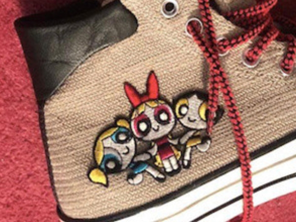 上頭竟然有飛天小女警？陳冠希幫老婆秦舒培客製了雙經典 Converse！