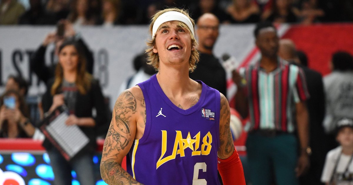 兩大偶像!小賈斯汀參加 NBA 全明星名人賽 罕見與吳亦凡同坐聊天!