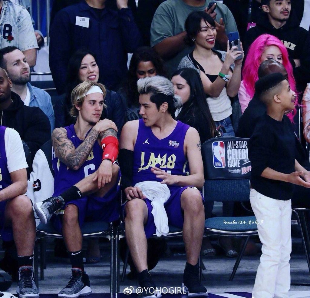 兩大偶像!小賈斯汀參加 NBA 全明星名人賽 罕見與吳亦凡同坐聊天!