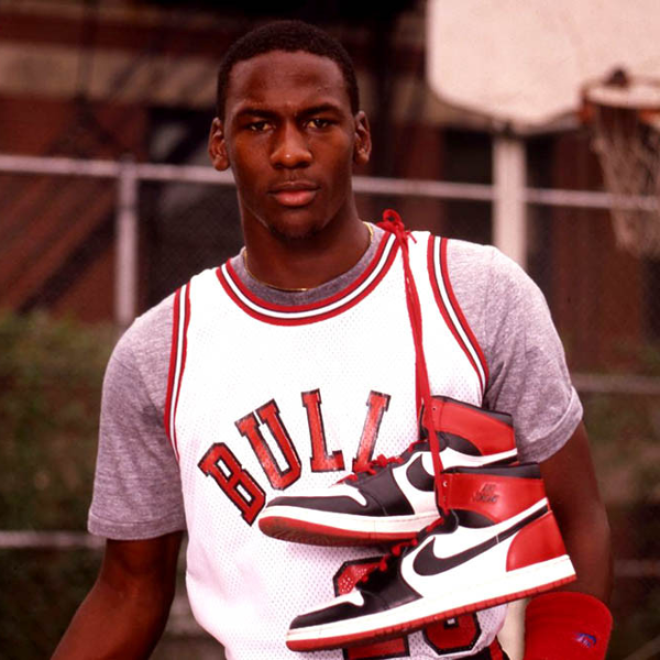 老鞋迷都濕了！傳奇神鞋 Air Jordan 1 全新紀錄片《 Unbanned: The Legend of AJ1 》預告釋出！