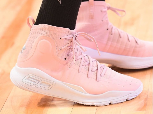 愛的顏色！Under Armour Curry 4 推出粉紅配色　象徵咖哩公然向老婆示愛！