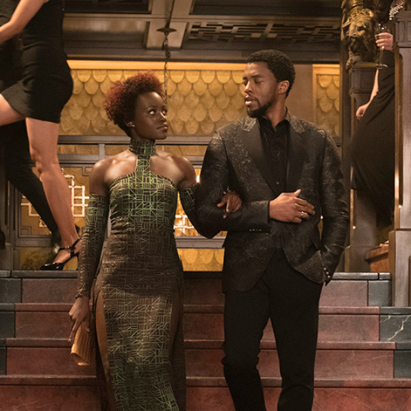 你不知道的細節！《黑豹》導演分析韓國賭場武打戲　連 3 人組的服裝顏色都藏有玄機？