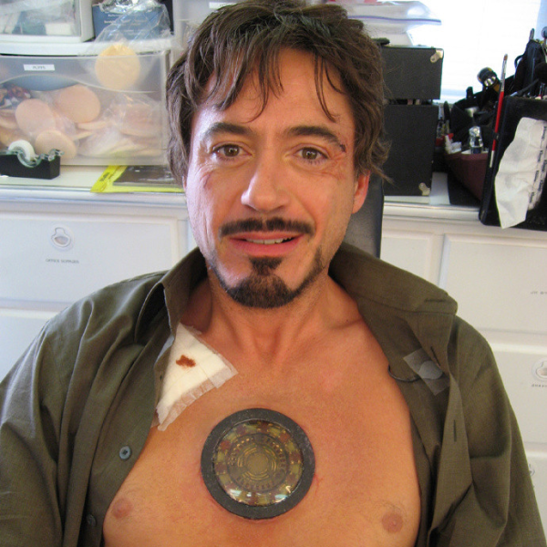 慶祝漫威 10 周年！化妝師獨家曝光《鋼鐵人》小勞勃道尼幕後特效化妝長這樣！