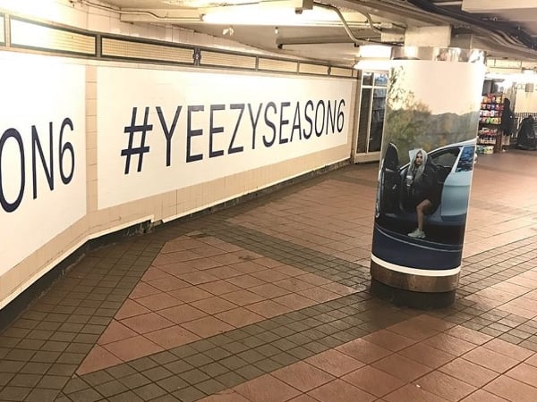 Yeezy Season 6 紐約地鐵超狂宣傳廣告　網友：肯伊真是愛妻狂魔！