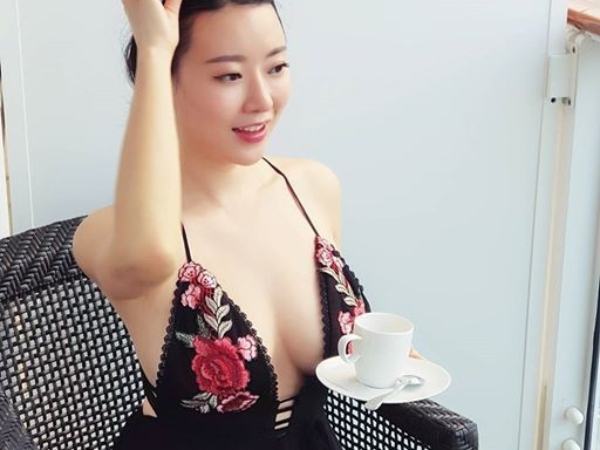 【野生抓正妹❤】筋開腰軟會旋轉!貌美熟女練瑜珈 網友讚嘆:這個太暴力…